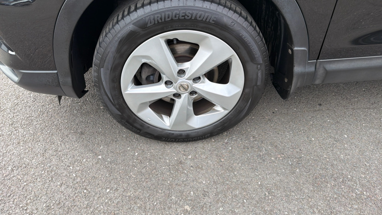 Nissan Qashqai 1.3 DiG-T Acenta Premium 5dr Petrol Hatchback